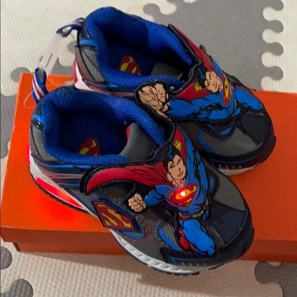 Superman sneakers size 7 - Picture 3 of 5